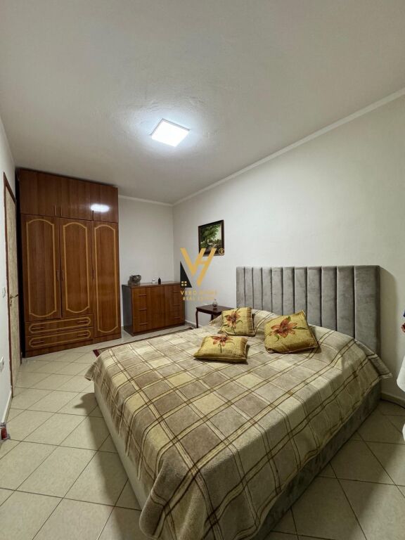 JEPET APARTAMENT 2+1+BLK ME QERA TE KRISTAL CENTER 65.000 LEKE