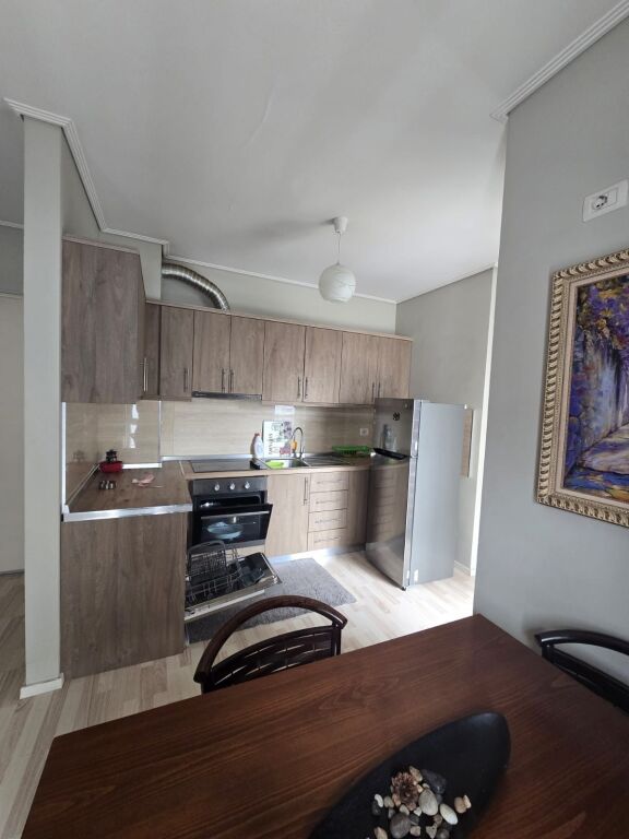 Apartament 1+1 per qira te Kontakti me post parkimi