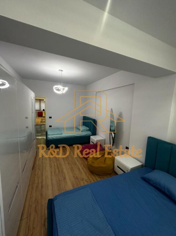 🏡 Jepet me qira apartament 3+1 – Rr. Sulejman Pitarka (përballë Tatimeve)