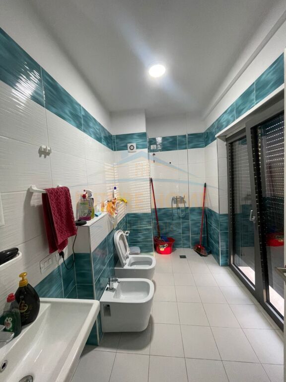 Qera, Ambient Biznesi, Ring Center, Zogu i Zi, Tiranë