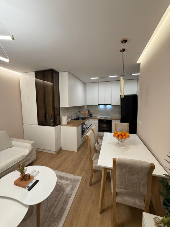 APARTAMENT 1+1 KOMPLEKSI TOM DOSHI, SHKOZË" 115000 EURO