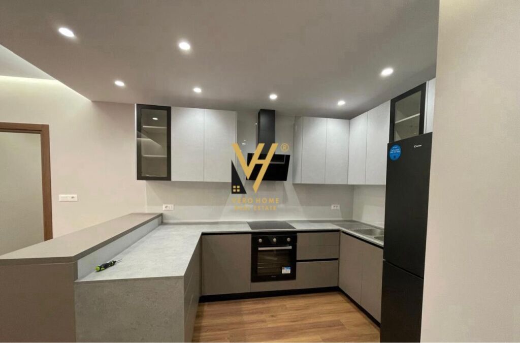 JEPET APARTAMENT 2+1+BLK ME QIRA TE RRUGA E DIBRES 85.000 LEKE