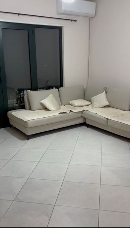 Ofrohet me qera apartament 1+1+parkim green city