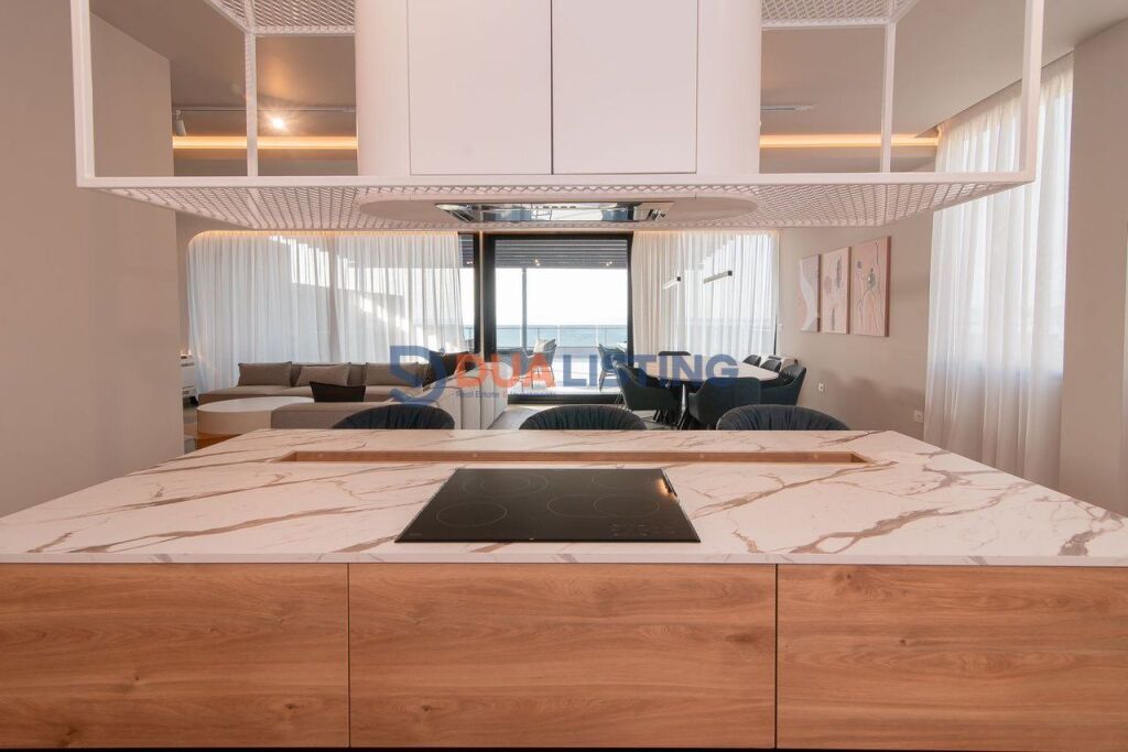 Shesim Penthouse Ikonik me Verandë Panoramike , Vlore Jetë Luksi mbi Detin Jon, Vlorë