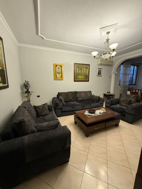 🏡Japim me qera Kati i 2-të i një vile – mbrapa Spitalit Ushtarak ✨