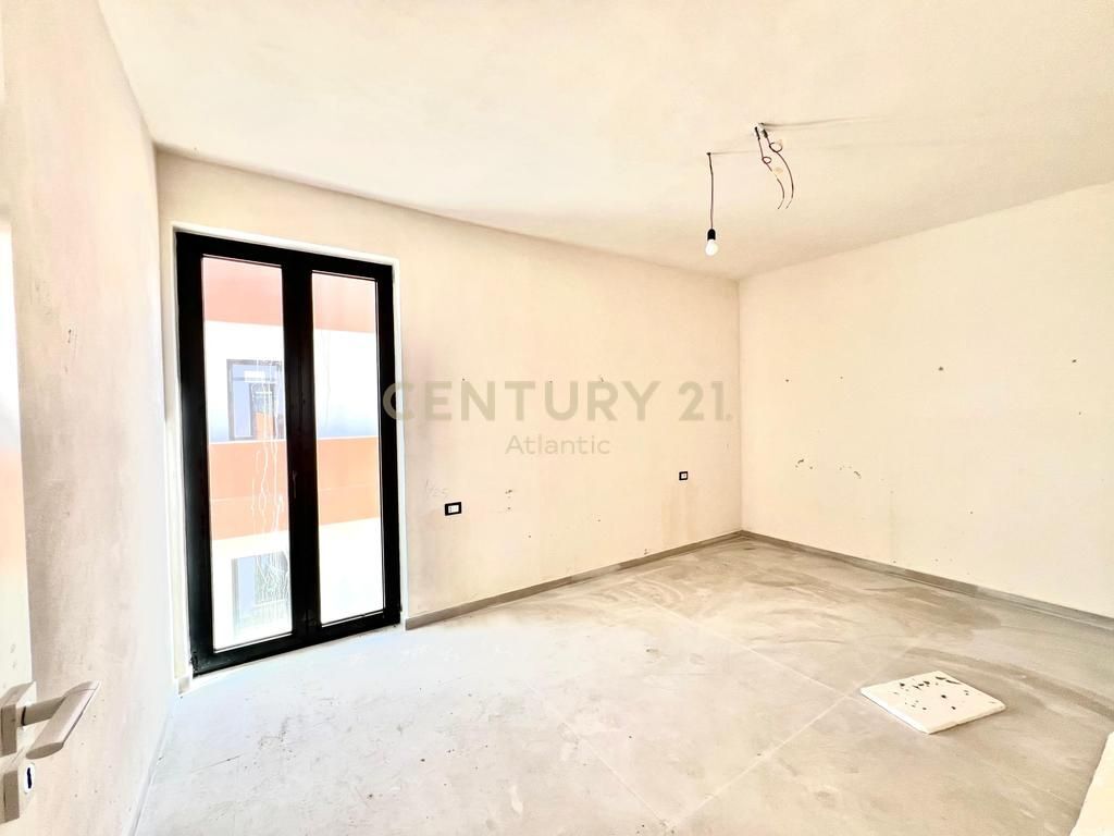 SHITET VILE NE GJIRI TE LALZIT