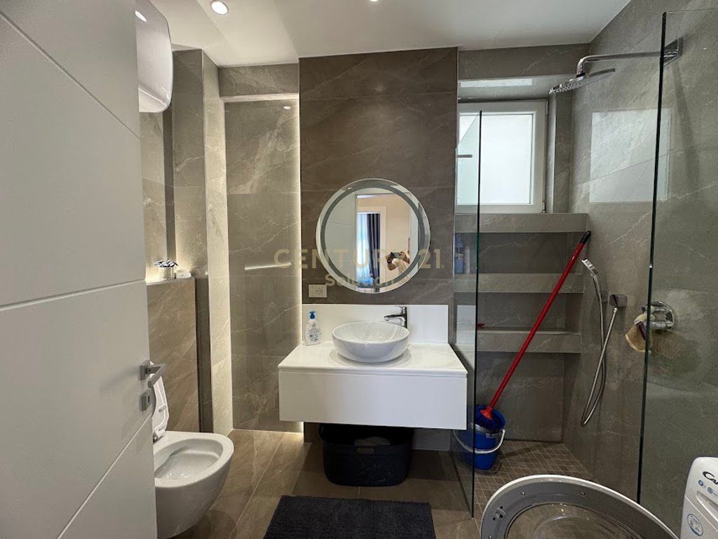 JAPIM ME QIRA 2+1+2 POSTE PARKIMI TE LIQENI I THATE!