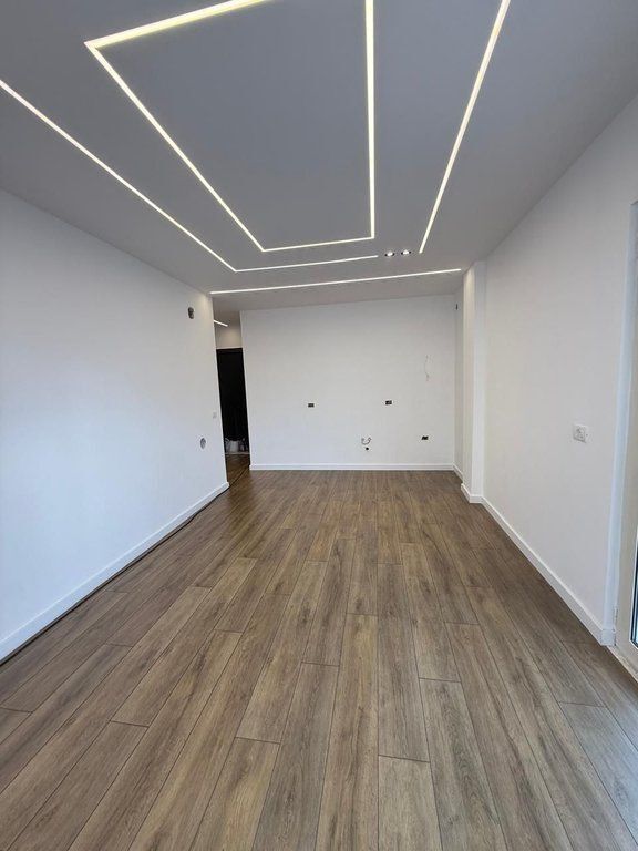 Shitet apartament 1+1 në Tushemisht, Pogradec – me pamje nga liqeni