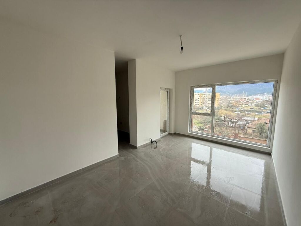 📣 SHITET Apartament 1+1 me Post Parking 📍 Rruga "Jordan Misja", Prane Kompeksit "Ndregjoni" ✨  🏢 Ndertim i Ri 🪜 Kati 3 (Banim) 📐 Siperfaqe Bruto 64.55 m2 📐 Siperfaqe Neto 57.63 m2  💶 Cmimi 150.000 Euro