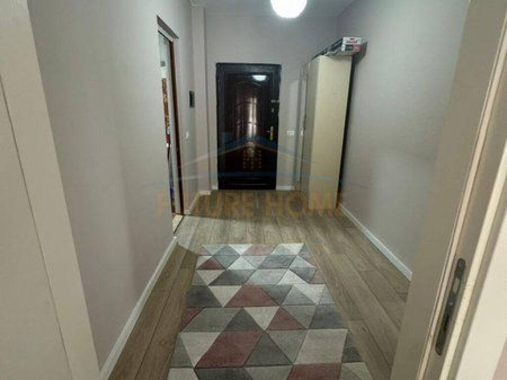 Qera, Apartament 2+1 tek Thesari, Fresk