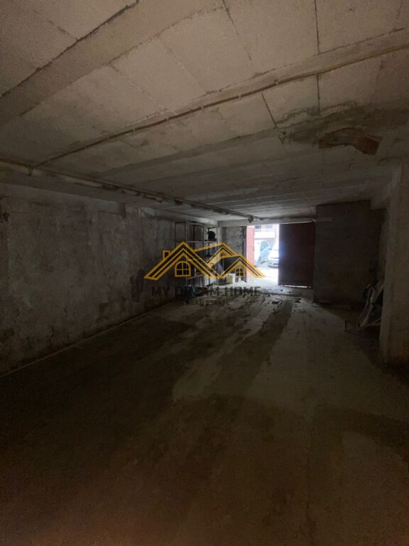 JEPET GARAZH ME QERA NE VOLLGA