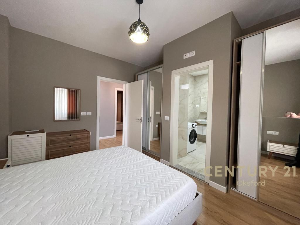 JEPET APARTAMENT ME QERA 2+1+2 DHE POST PARKIMI TEK KOPSHTI BOTANIK