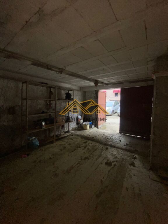 JEPET GARAZH ME QERA NE VOLLGA