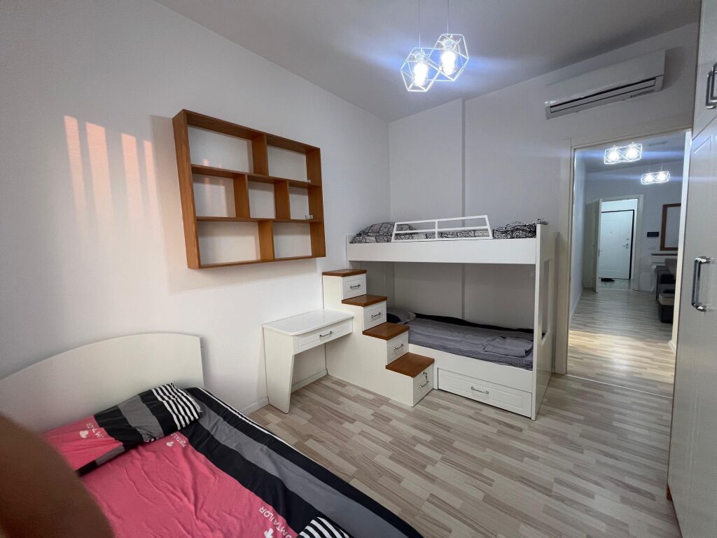 📣 QERA Apartament 2+1 📍 Kompleksi Delijorgji 🛣️ Rruga e "Kavajes" ✨   🏢 Ndertim i Ri  🪜 Kati 7 (Me Ashensor) 🛋️ Totalisht i Mobiluar   💶 Çmimi 1.200 Euro
