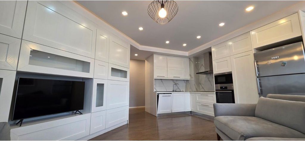 21 Dhjetori, Ish Parku! Ofrojmë për qira Apartament 2+1+2 te "Rezidenca Alba"!