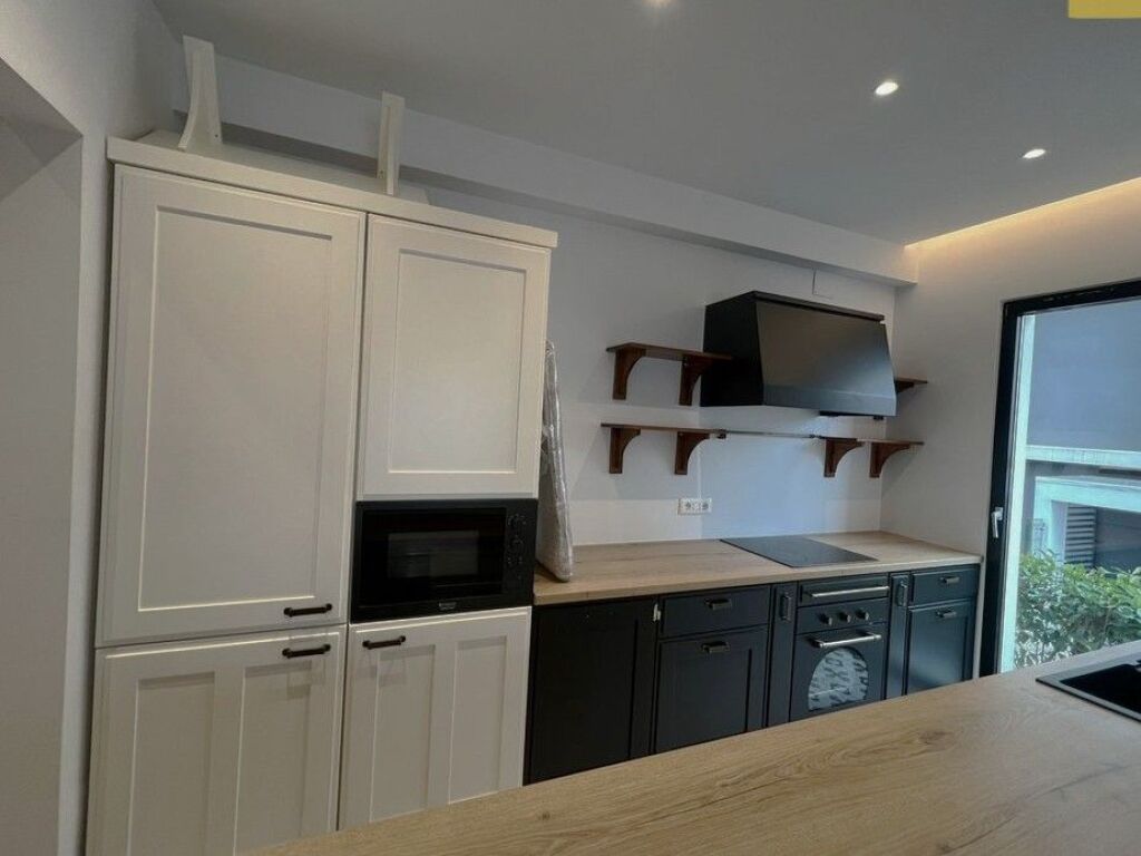 Shitet, Apartament 2+1+Post Parkimi, O2 Residence, Tiranë.