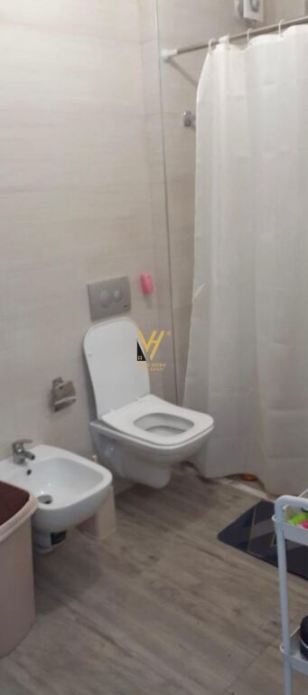 JEPET APARTAMENT 1+1 ME QIRA NE YZBERISHT 60.000 LEKE