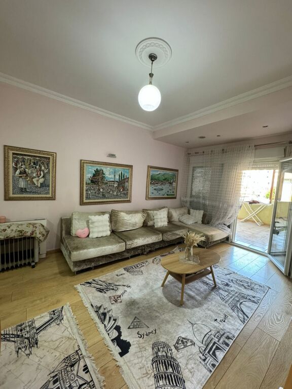 Shitet apartament 2+1+2+verandë ne Don Bosko!