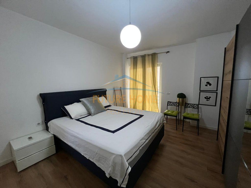Shitet apartament 2+1+2 komuna e parisit