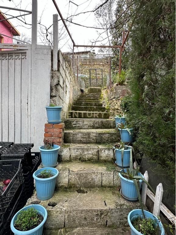 VILLA SU DUE PIANI IN VENDITA A IBE