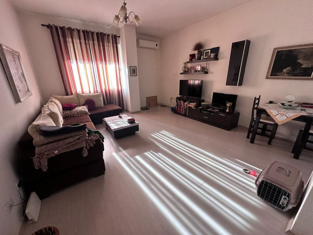 Shitet Apartament 1+1 / Kopeshti Zologjik / Pavaroti