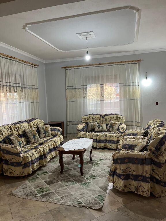 Per qira kati 2 vile ne Porcelan