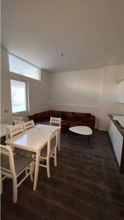 Shitet, Apartament 1+1, Fresku , Tiranë