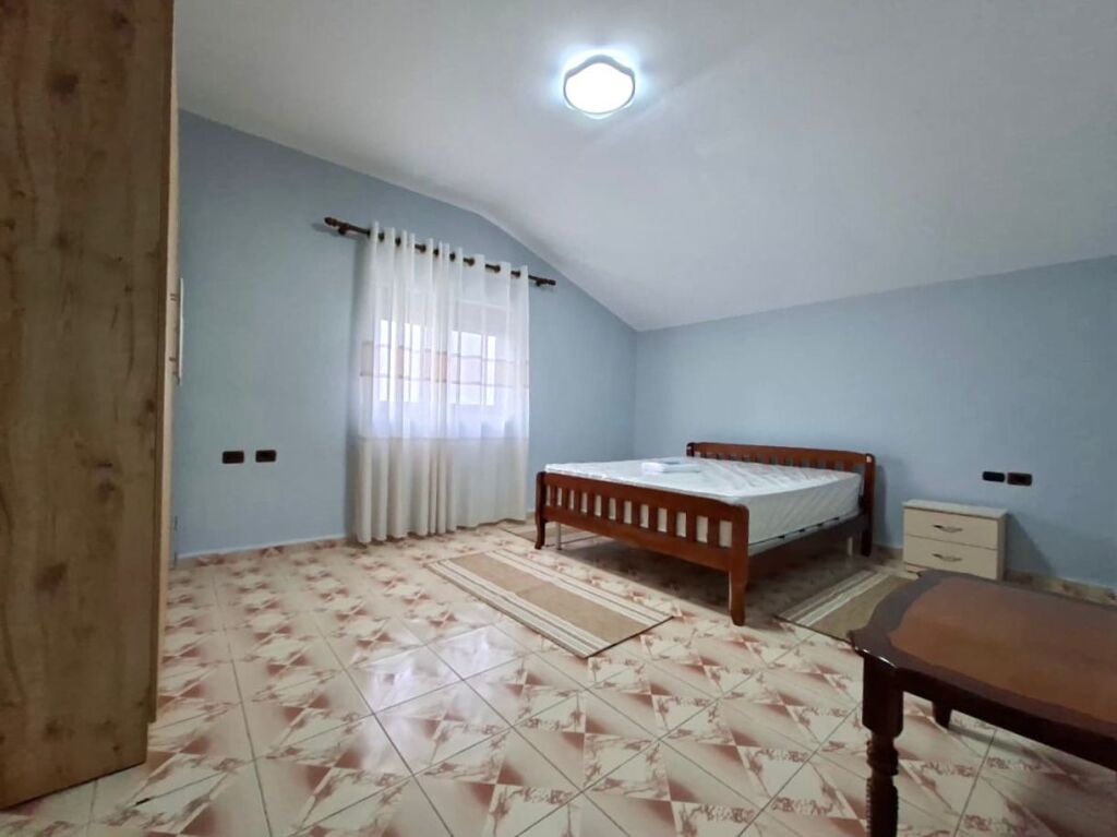 Jepet Me Qira : Apartament 2+1 &amp; 1 BLLK (📍Laprakë / Rr.Azem Galica ) ✨️ Hera e parë me qera 🔥🔥