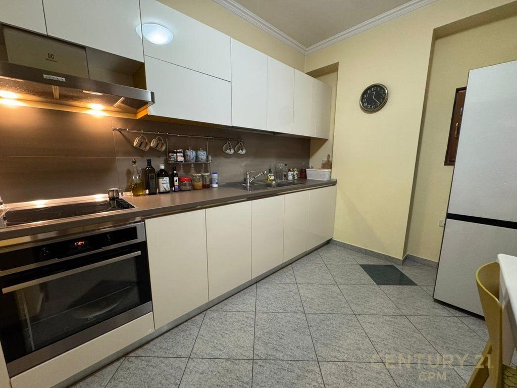 Apartament 2+1+2 Me Qira në Ish Bllok 1,800 € /Muaj Sip. Totale  136m2