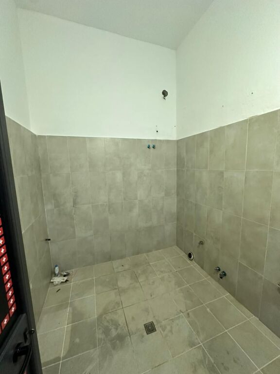 JEPET ME QERA AMBIENT BIZNESI PRANE SPITALIT ,DURRES