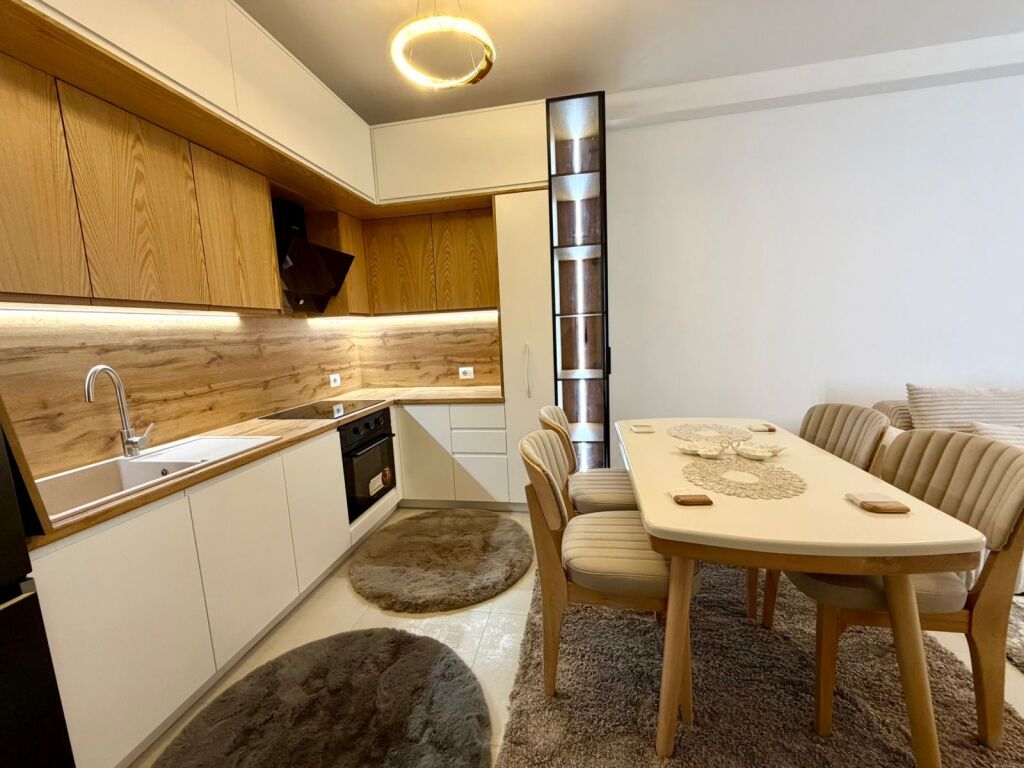 🏡 Apartament 2+1 + Parkim – Rruga Bedri Karapici