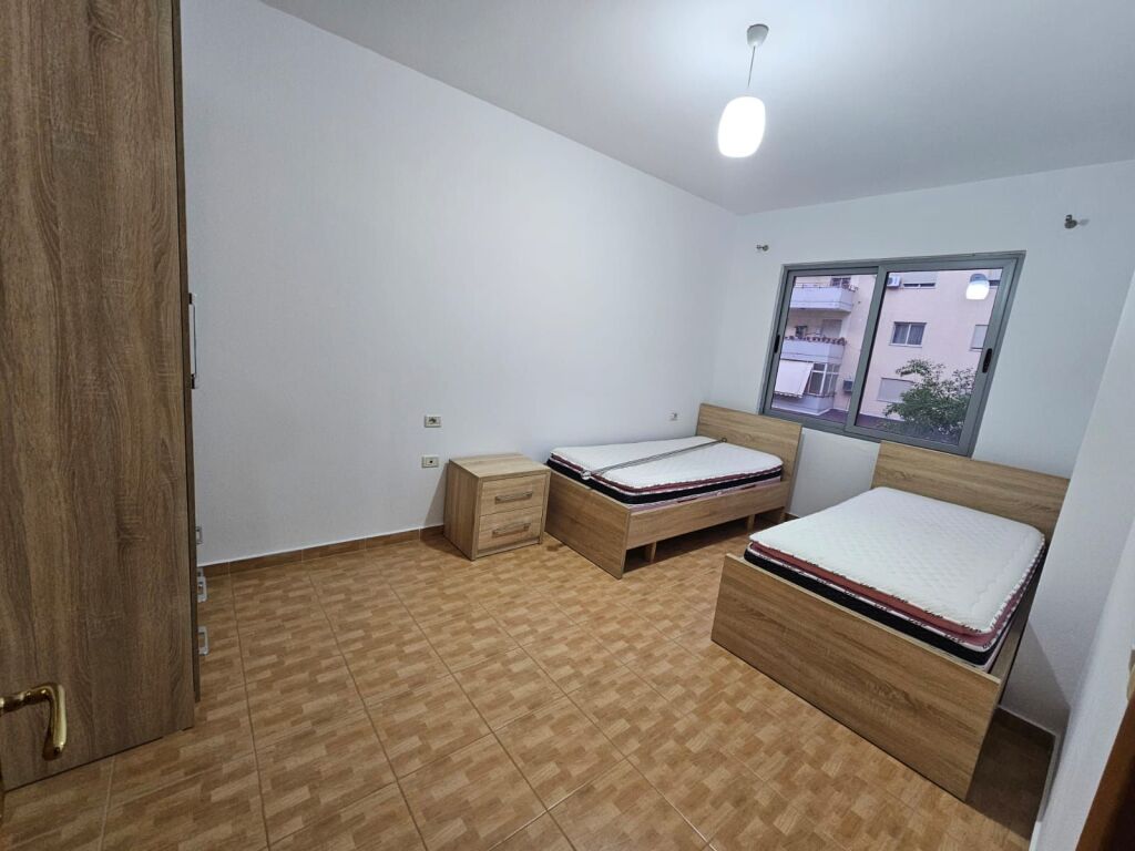 🏠 Shitet Apartament 2+1