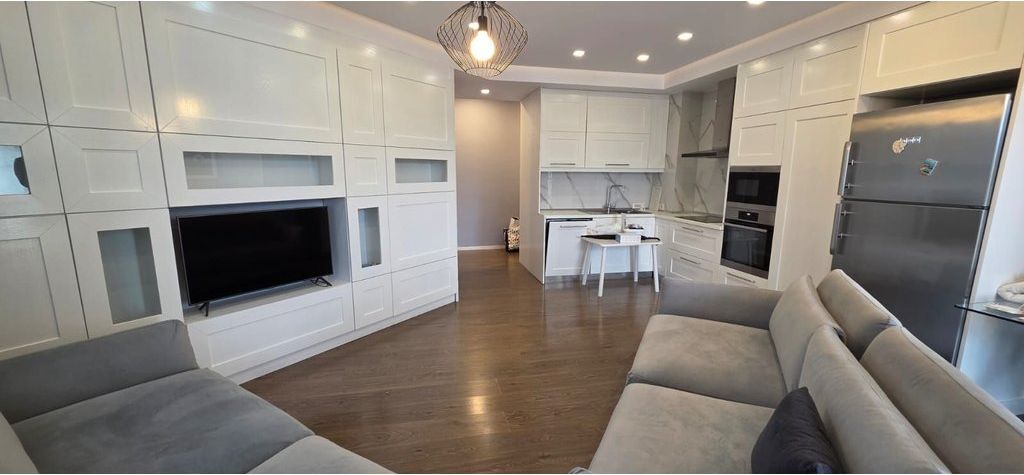 21 Dhjetori, Ish Parku! Ofrojmë për qira Apartament 2+1+2 te "Rezidenca Alba"!