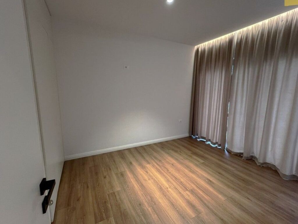 Shitet, Apartament 2+1+Post Parkimi, O2 Residence, Tiranë.