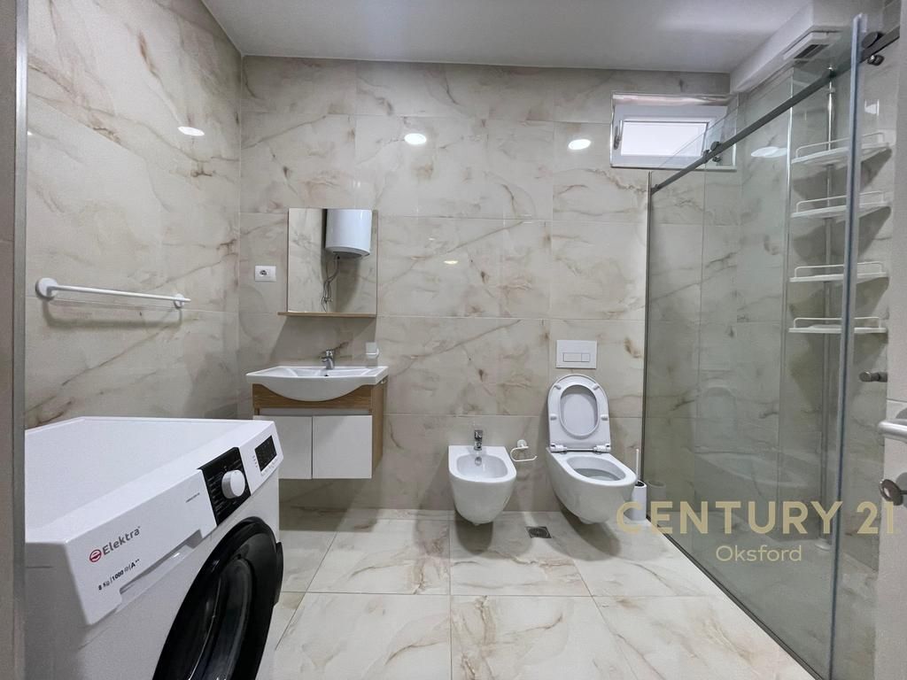 APARTAMENT PËR QIRA 2+1+2+POST PARKIMI TE KOPSHTI BOTANIK! 800 € /Muaj Sip. Totale  123m2