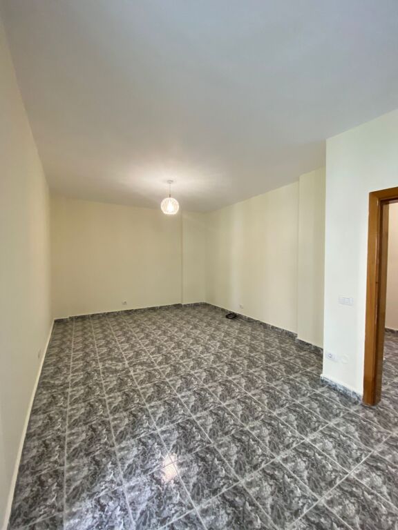 🏢 Business Environment / Office / Paris Commune