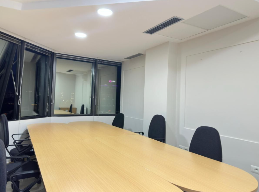 🏢 Zyrë me Qira – Bllok, Tiranë