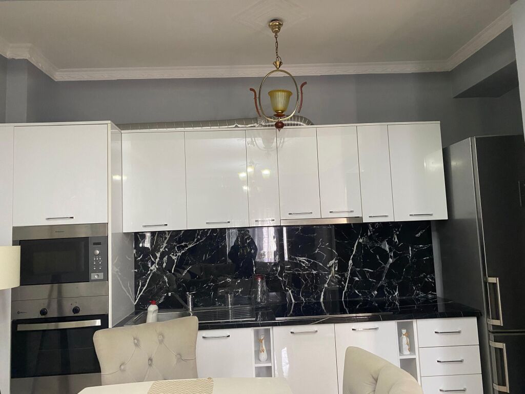 🏡✨ APARTAMENT 2+1 ME QIRA – PRANË BASHKISË, VLORË