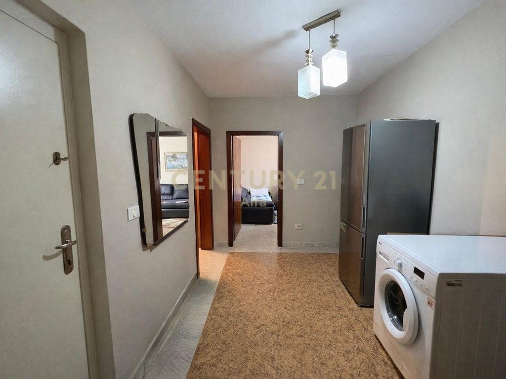 Shitet apartament 2+1 tek ruga Ferit Xhajko! 145,000 €