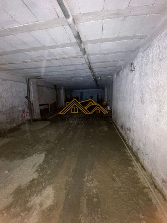 JEPET GARAZH ME QERA NE VOLLGA