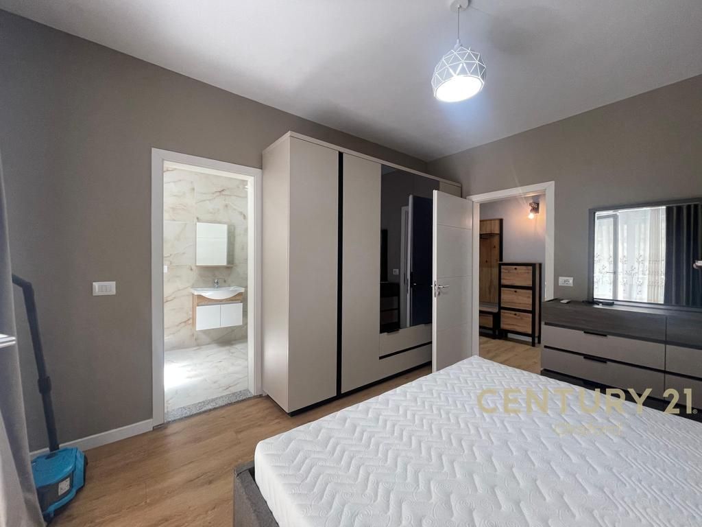 JEPET APARTAMENT ME QERA 2+1+2 DHE POST PARKIMI TEK KOPSHTI BOTANIK