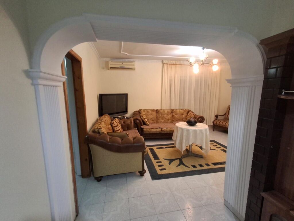 Japim apartament 2+1 me qira në Rrugën Sitki Çiço, pranë zonës së Brrylit!