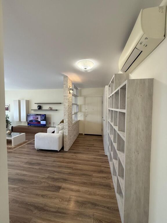 Apartament me qera