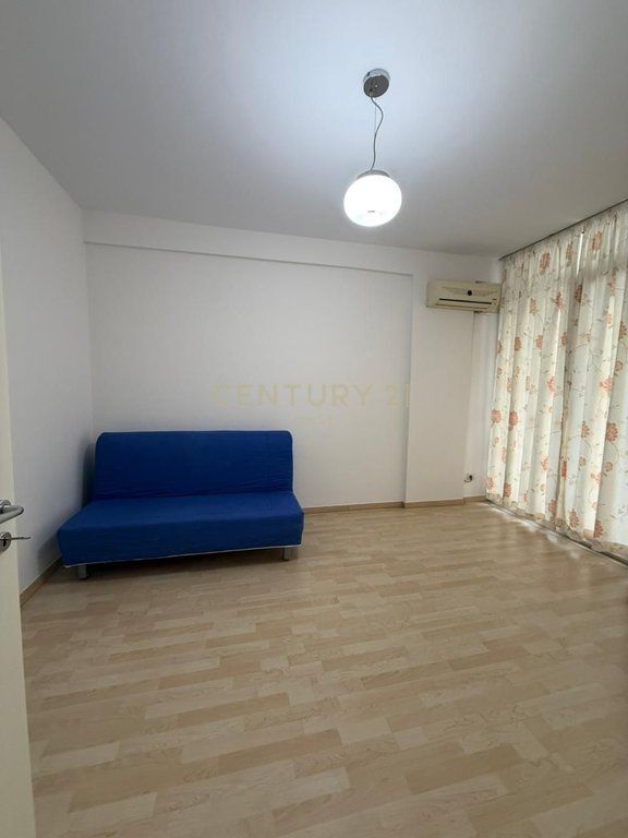 JEPET ME QERA DUPLEX 2+1+2+VERANDE TE REZIDENCA KODRA E DIELLIT 1!