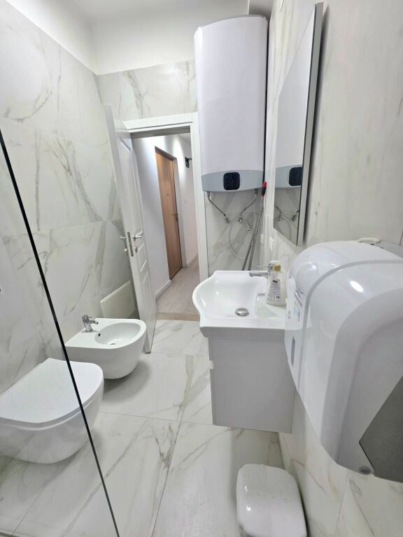 🏢 AFFITTO Ufficio 📍 Via "Kavajes", Di fronte a Square 21 ✨