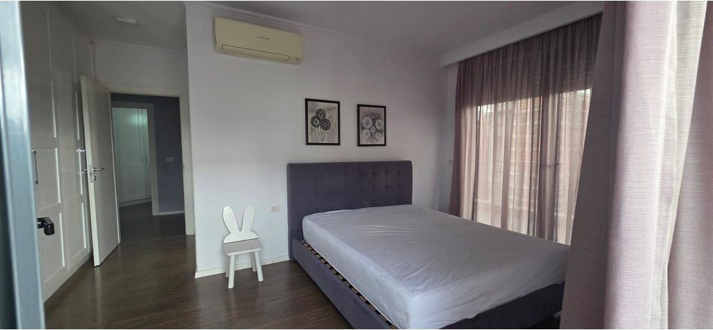 21 Dhjetori, Ish Parku! Ofrojmë për qira Apartament 2+1+2 te "Rezidenca Alba"!