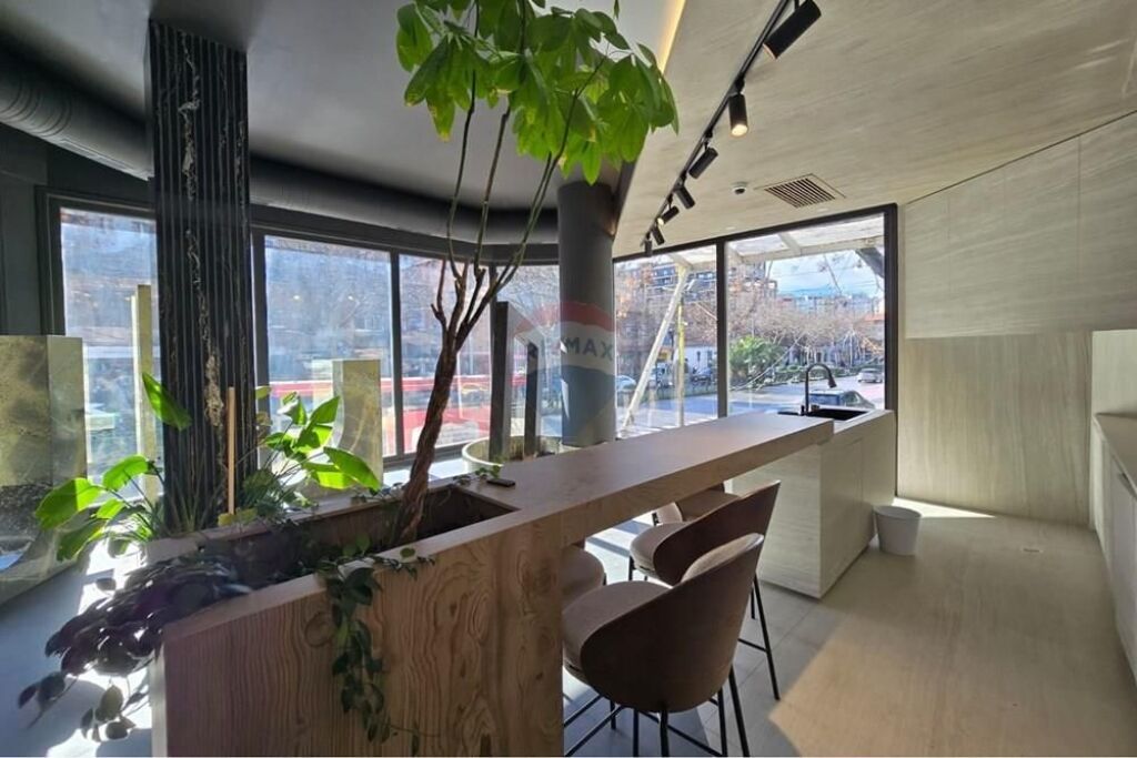 Shop for rent at Wilson Square