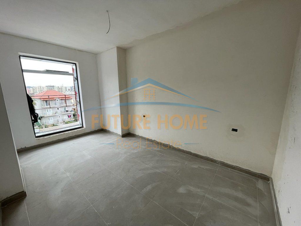 Shitet, Apartament 1+1, Rruga Babë Rexha, Tiranë.