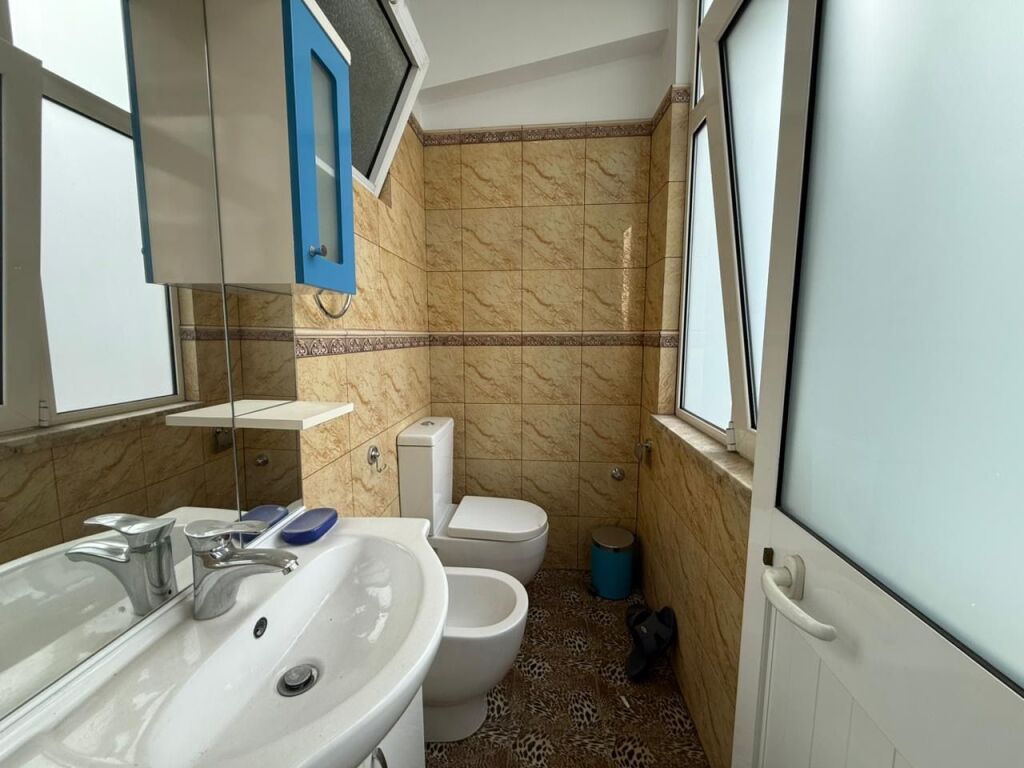 Bllok - For rent 2+1+2 above Juna