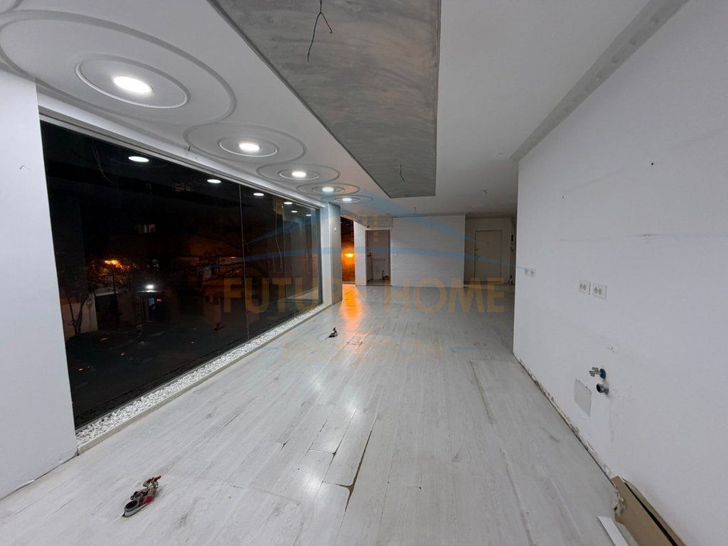 Business premises for sale, 21 Dhjetori